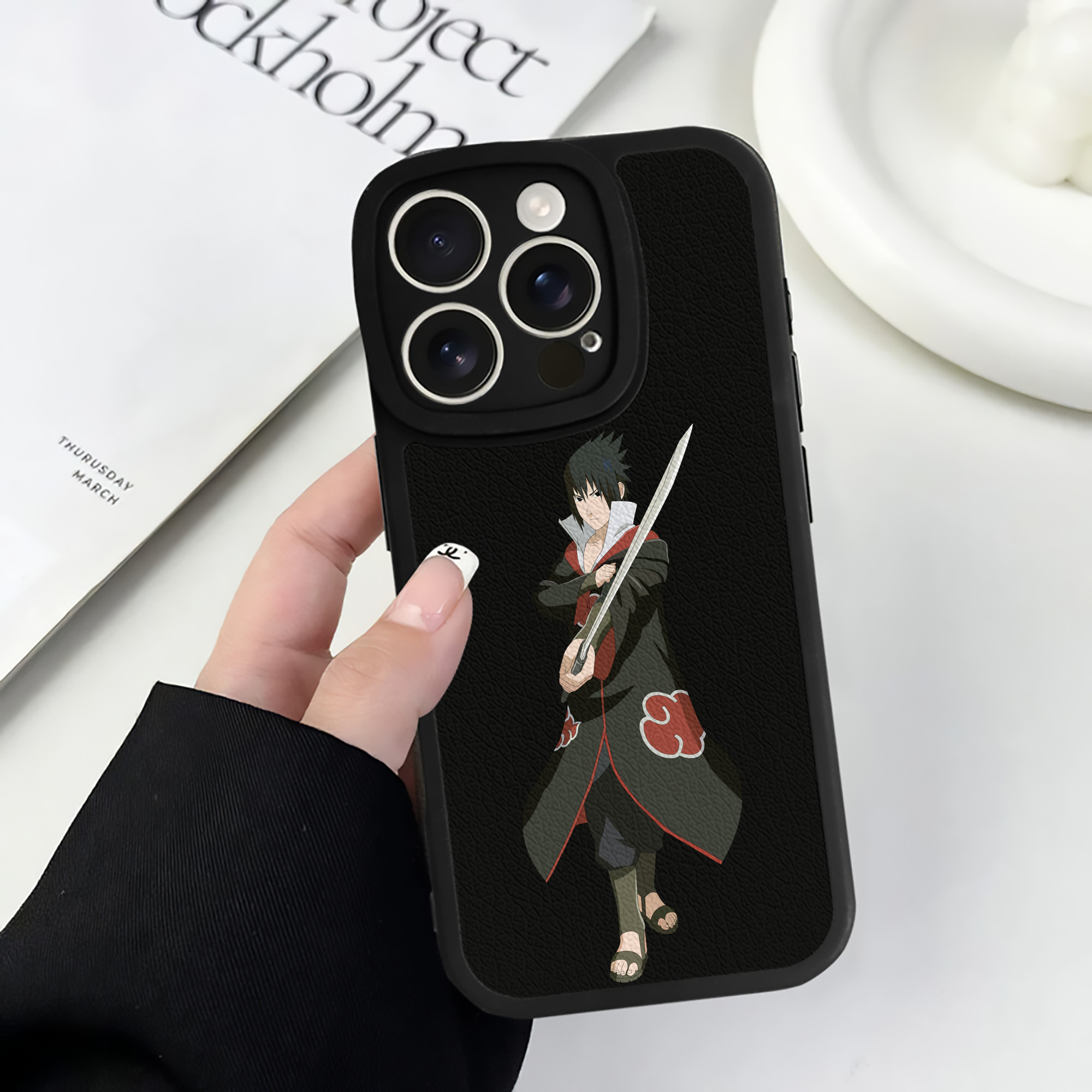 （画像用） NARUTO -ナルト- うちは サスケ Uchiha Sasuke 【iPhone 16シリーズ対応】シリコンスマホケース（レザー調） 材質：シリコン